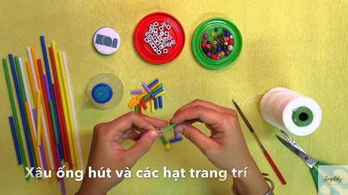 Xâu ống hút vào thành rèm